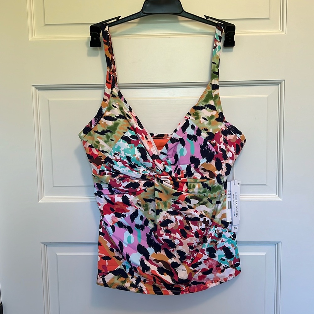 Swimsuit top.  Multi color.  Blue rod Beattie brand size 8D.  Underwire D cup.